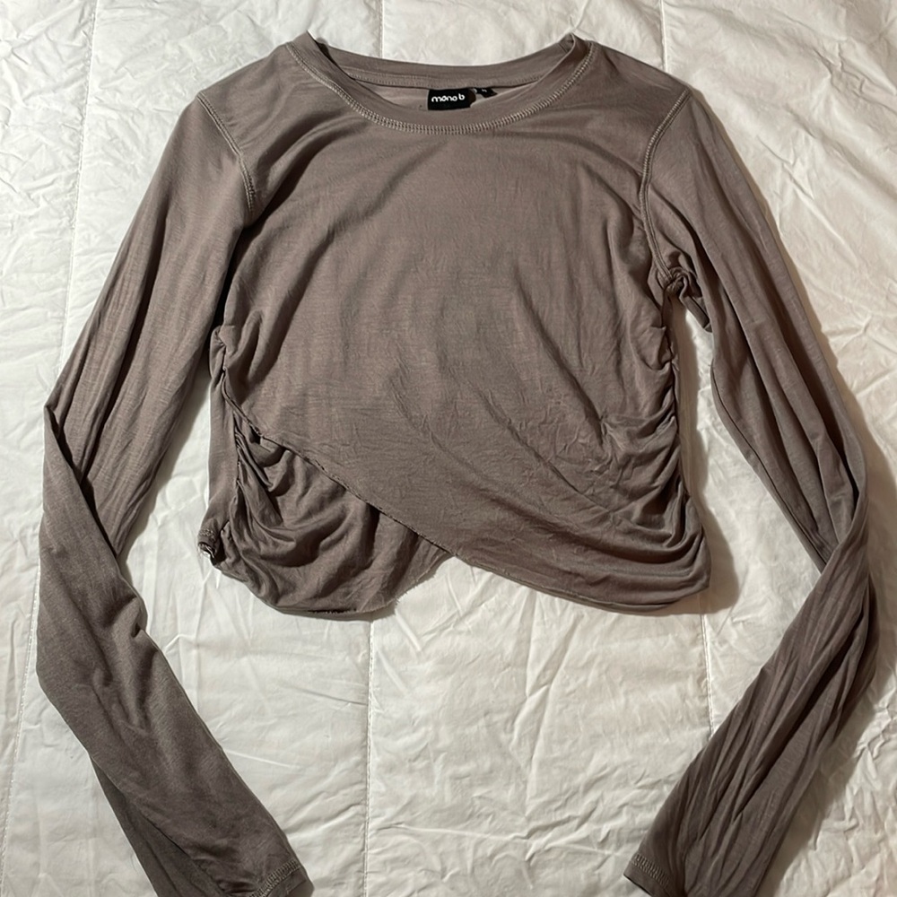 Long sleeve ruched crop tee